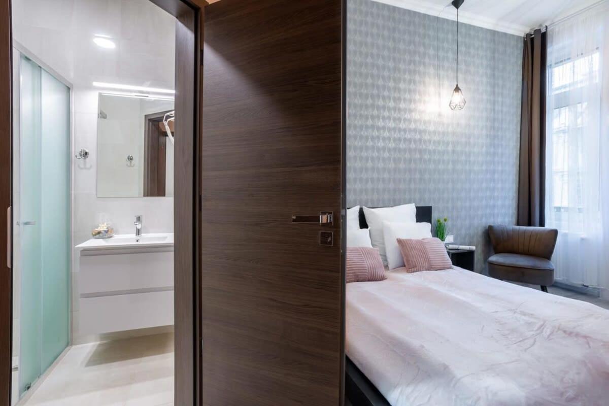 Extra Central And New Studio Budapest Esterno foto